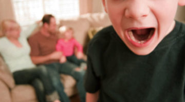 5 Tips Mengendalikan Emosi terhadap Kenakalan Anak